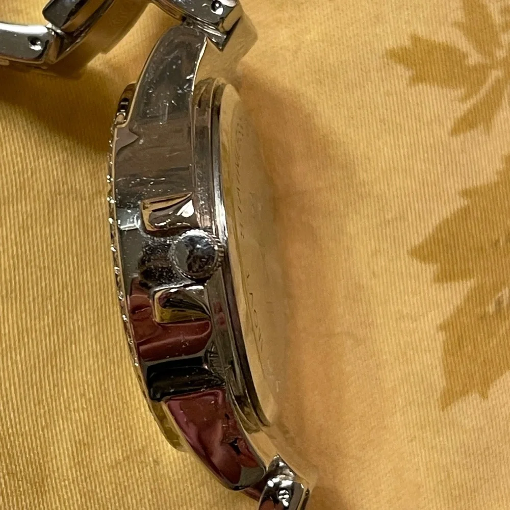 VGC Vintage AVON Floating Charms Silver tone Wristwatch. - Picture 12 of 16